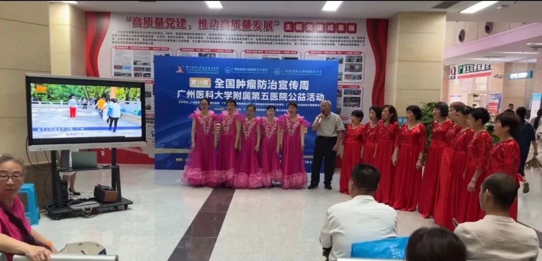 ▲ 广州康复乐园抗癌明星们合唱会歌《困难怕什么》